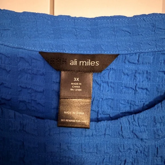 Ali Miles Royal Blue Textured Top - Picture 4 of 4